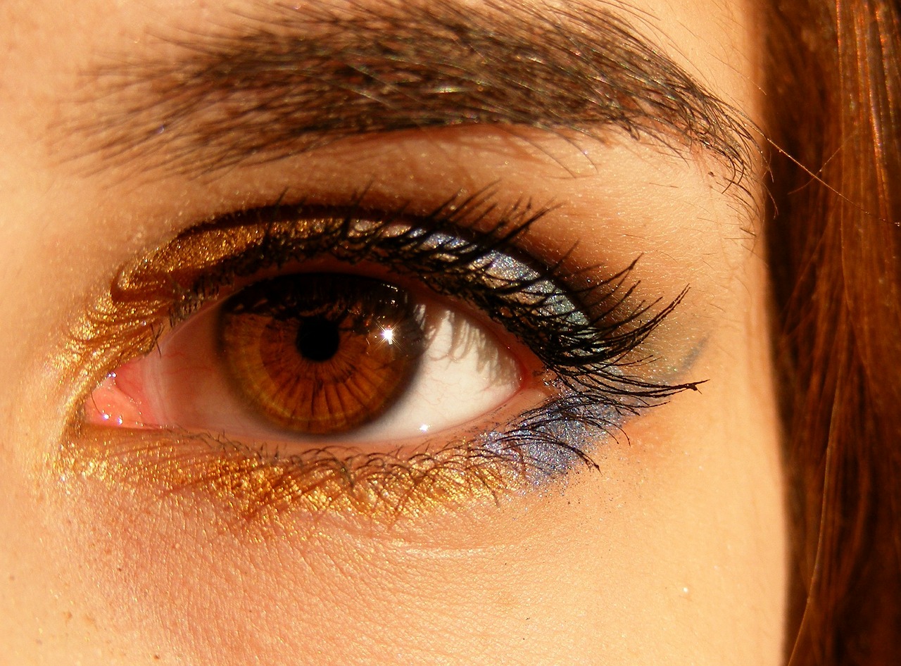 Comment maquiller à la perfection les yeux marron