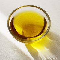 Quelle huile végétale pour les cheveux crépus et secs ?